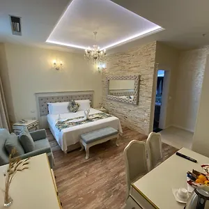 4* Ξενοδοχείο The Red Bricks